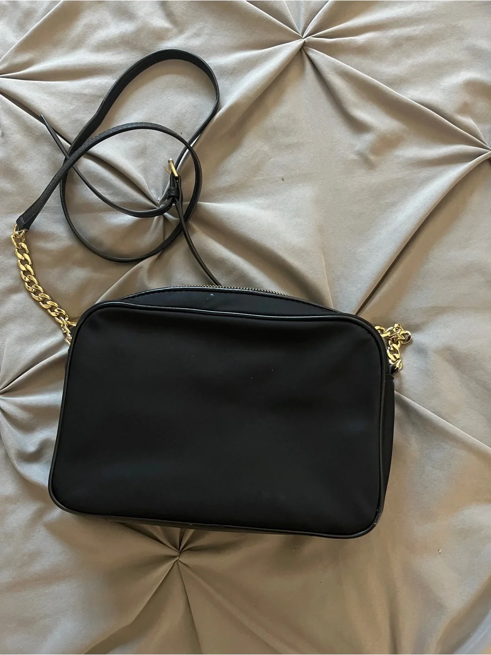 MICHAEL KORS Black Crossbody Bag with Gold Hardware